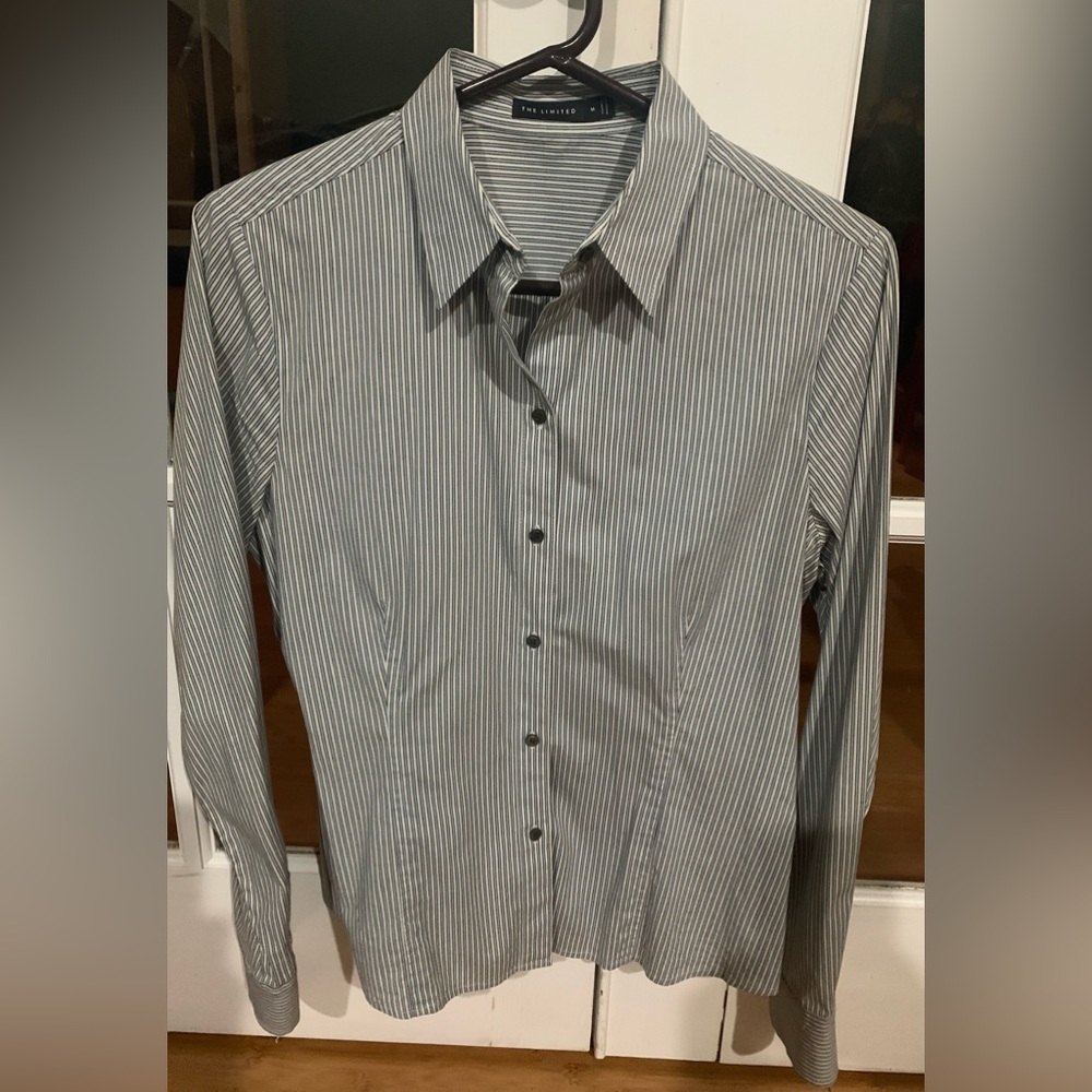 The Limited Brand, womens size medium, fitted dress shirt